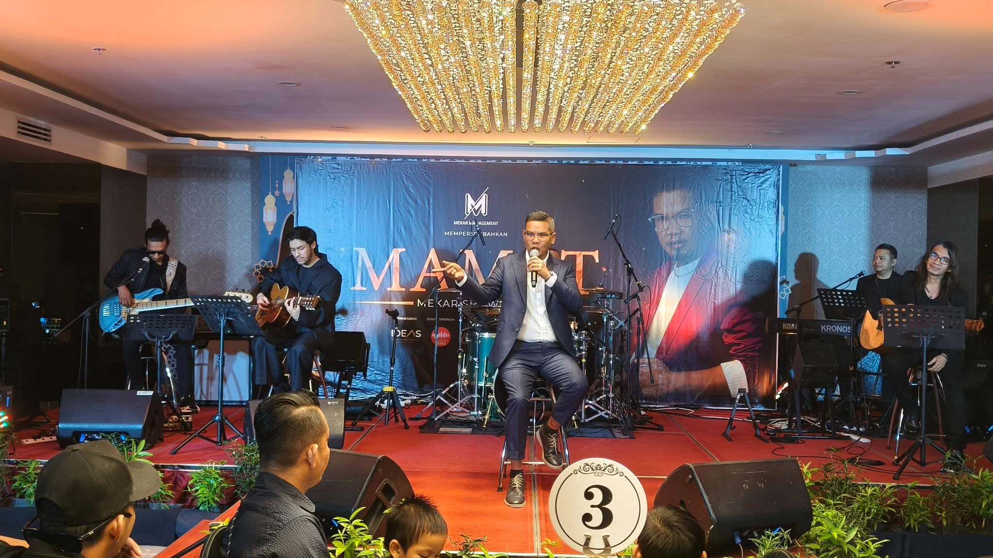 Mamat Kembali Memukau! Lebih 250 Peminat ‘Sing Along’ Dalam Showcase Intim ‘Mamat Mekar’