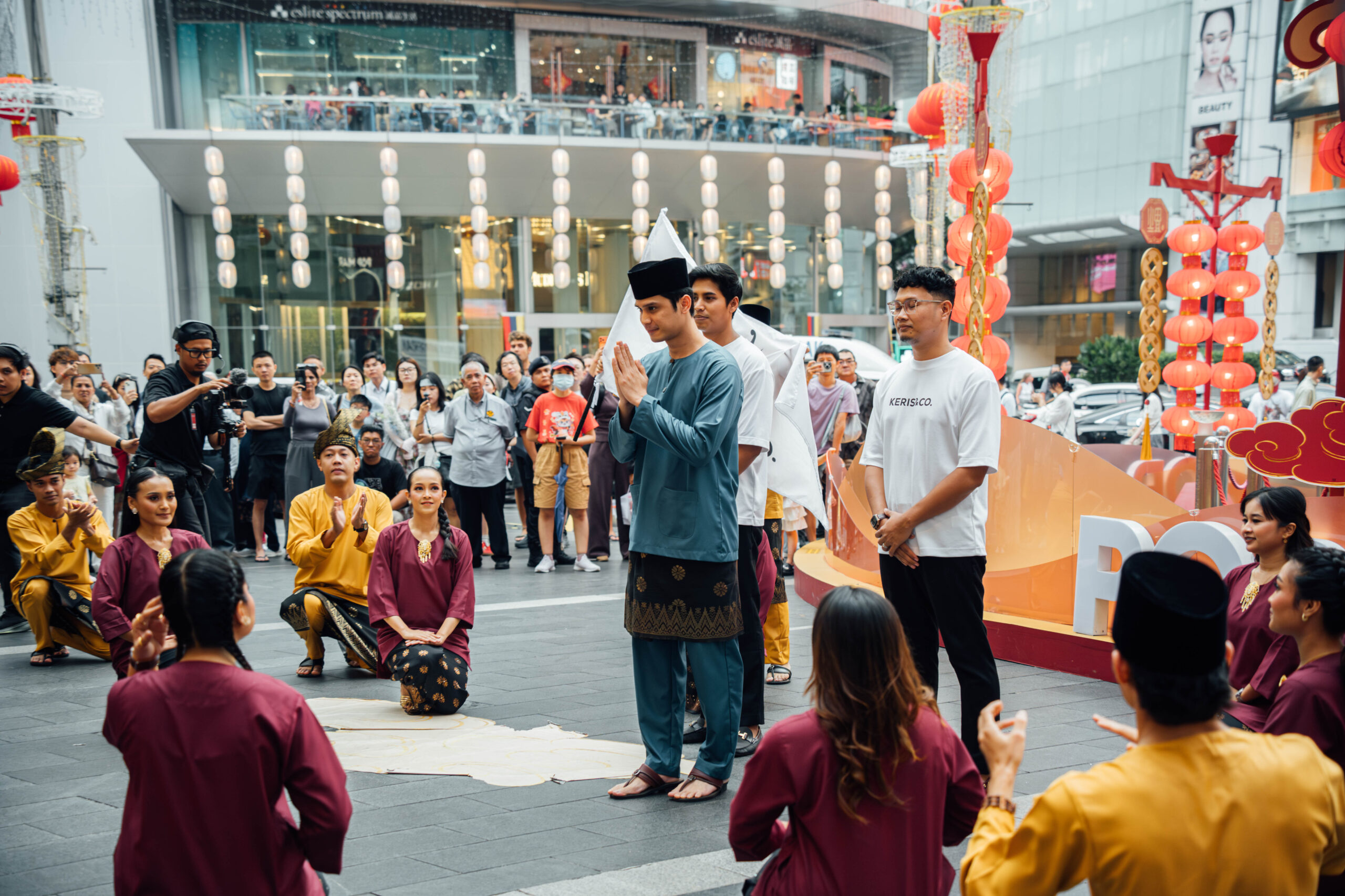 Flashmob Zapin & 100 Kurta Percuma: Keris & Co Angkat Tradisi Dalam Gaya Kontemporari