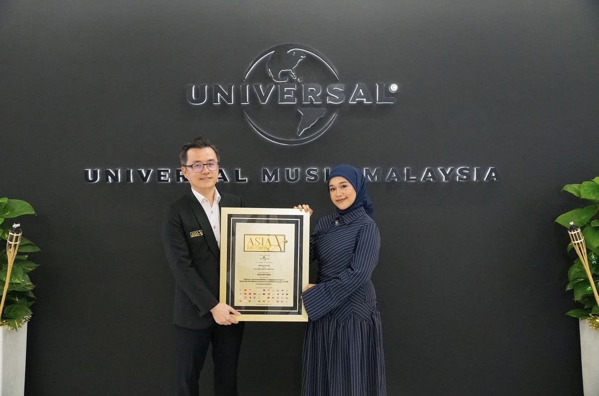 236 Juta Strim! “Masing Masing” Ernie Zakri & Ade Govinda Rangkul Pengiktirafan Asia Book of Records