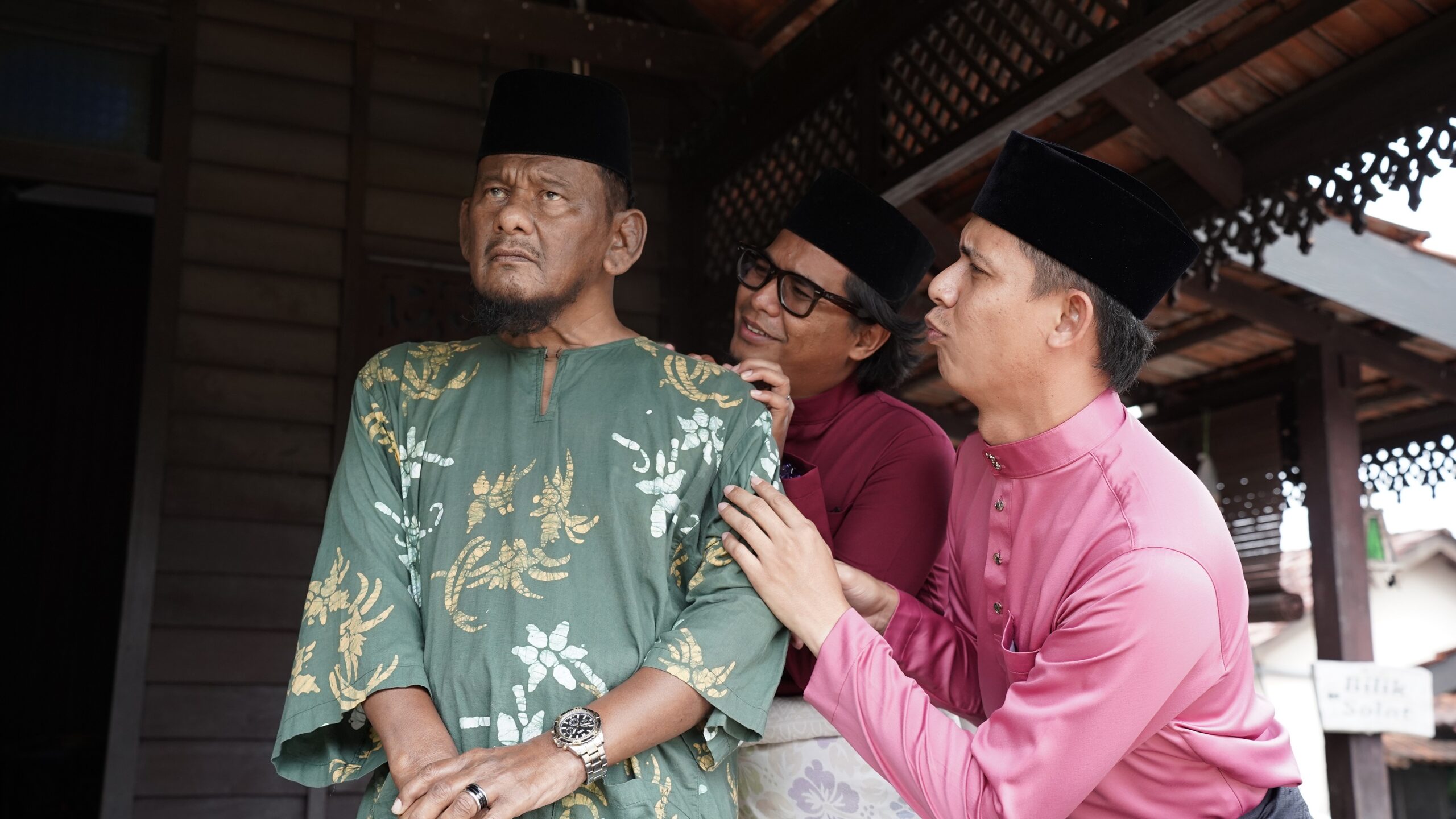 Selepas 30 Tahun Dalam Industri, Ebby Yus Tampil Dalam Lagu Raya Jom Balik Raya Bersama Bakat Viral TikTok