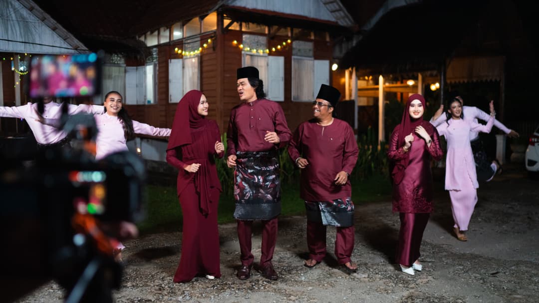 Selepas Jamal Abdillah, Amar Amran Kini Pilih Apak Harry KAPAK Untuk Raya Satu Hati