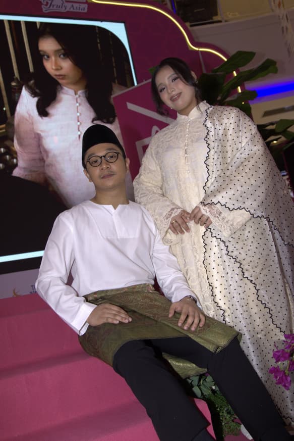 Romantis Habis! Najmi Niery & Adrianna Cinta Utus 'Surat Cinta' Menerusi Lagu Best Part Of Raya