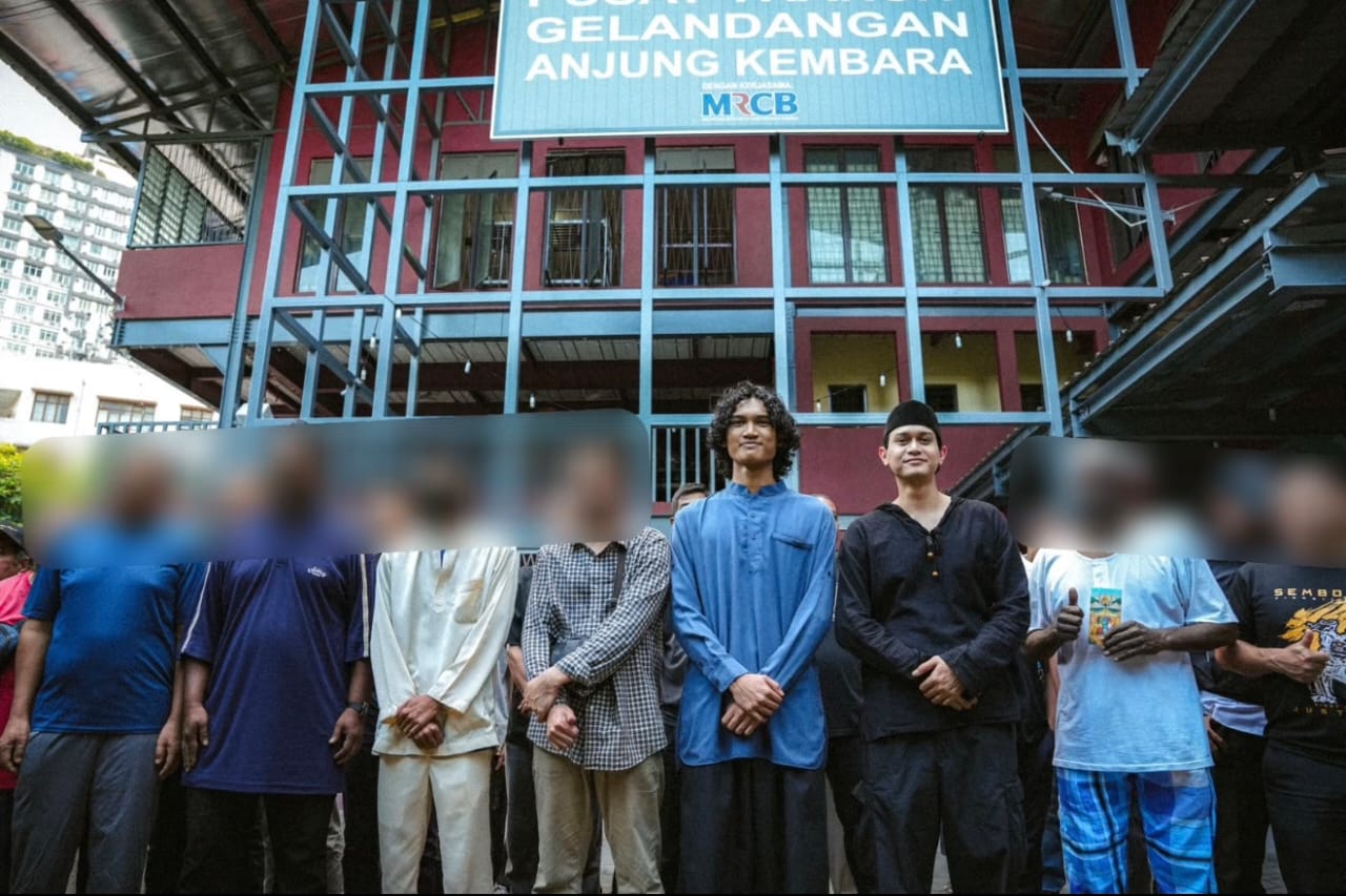 Artis Sony Music Turun Padang Santuni Gelandangan Dalam Program Agihan Makanan Ramadan