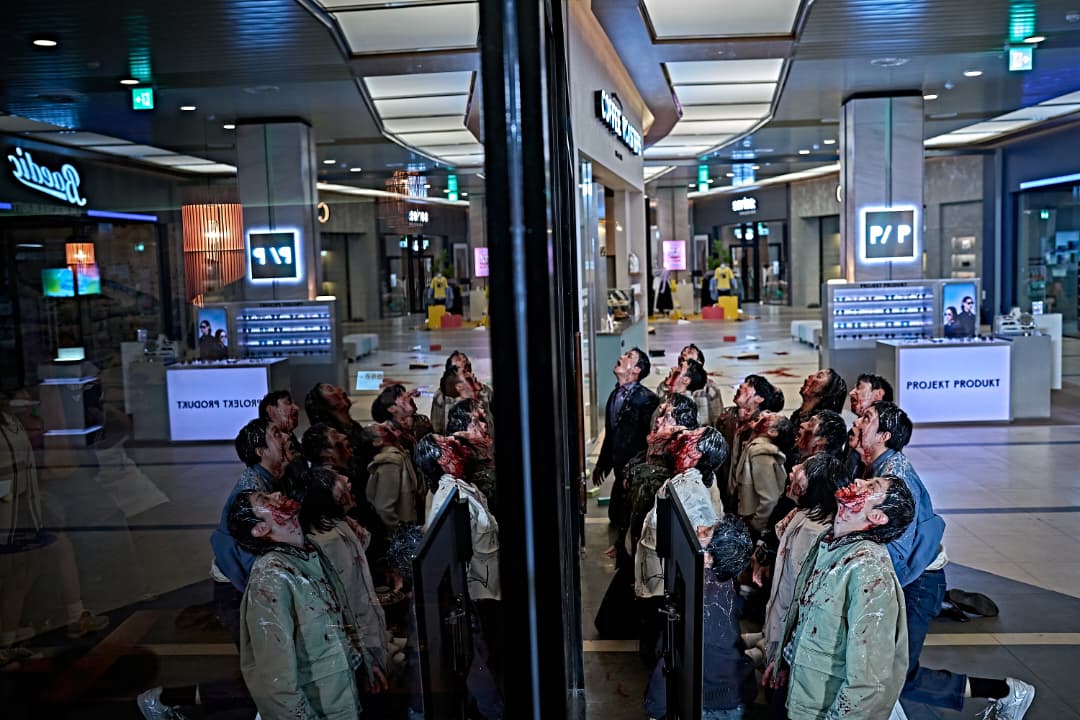 Ulasan: Zombi Berevolusi & Boleh Berfikir? Filem ‘COLONY’ Bakal Ubah Sejarah Genre Seram!
