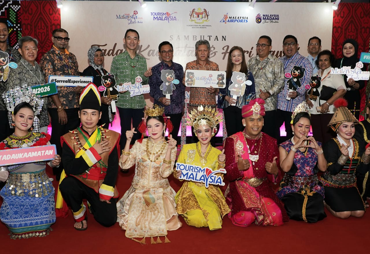 Tourism Malaysia Raikan Ketibaan Pelawat Sempena Kaamatan & Gawai di Tiga Lapangan Terbang Utama
