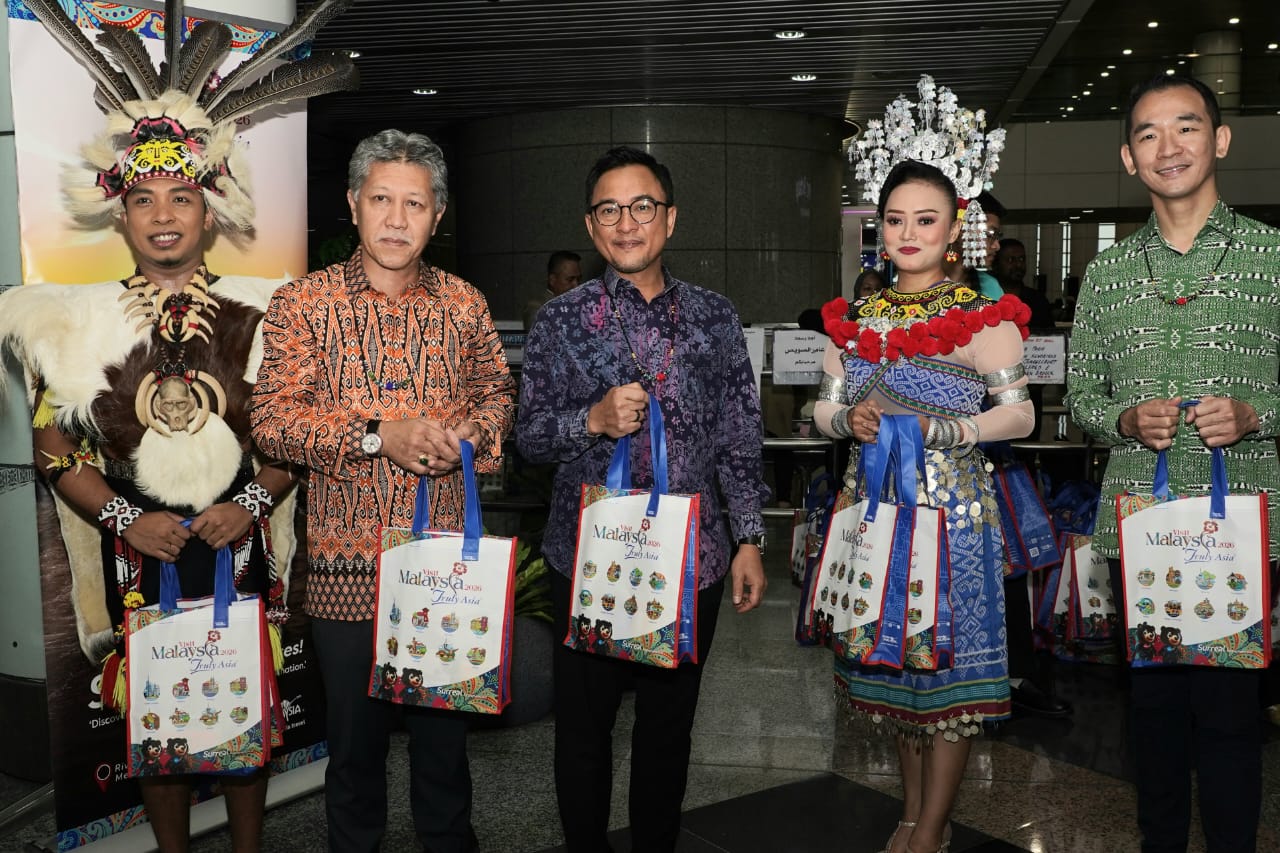 Tourism Malaysia Raikan Ketibaan Pelawat Sempena Kaamatan & Gawai di Tiga Lapangan Terbang Utama