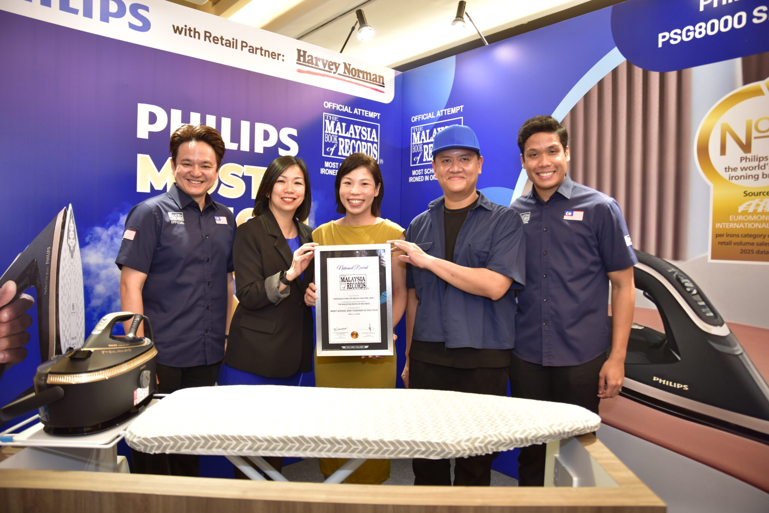 Philips Cipta Rekod Baharu Malaysia Book of Records: Gosok 49 Helai Kemeja Sekolah dalam Sejam