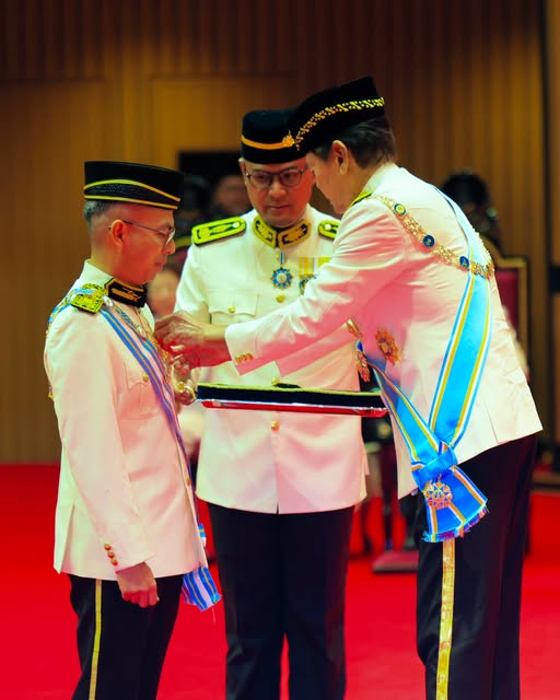 Menteri Komunikasi Fahmi Fadzil Dianugerahkan Gelaran Dato’ Seri Sempena Hari Ulang Tahun TYT Pulau Pinang Menteri Komunikasi Fahmi Fadzil Dianugerahkan Gelaran Dato’ Seri Sempena Hari Ulang Tahun TYT Pulau Pinang