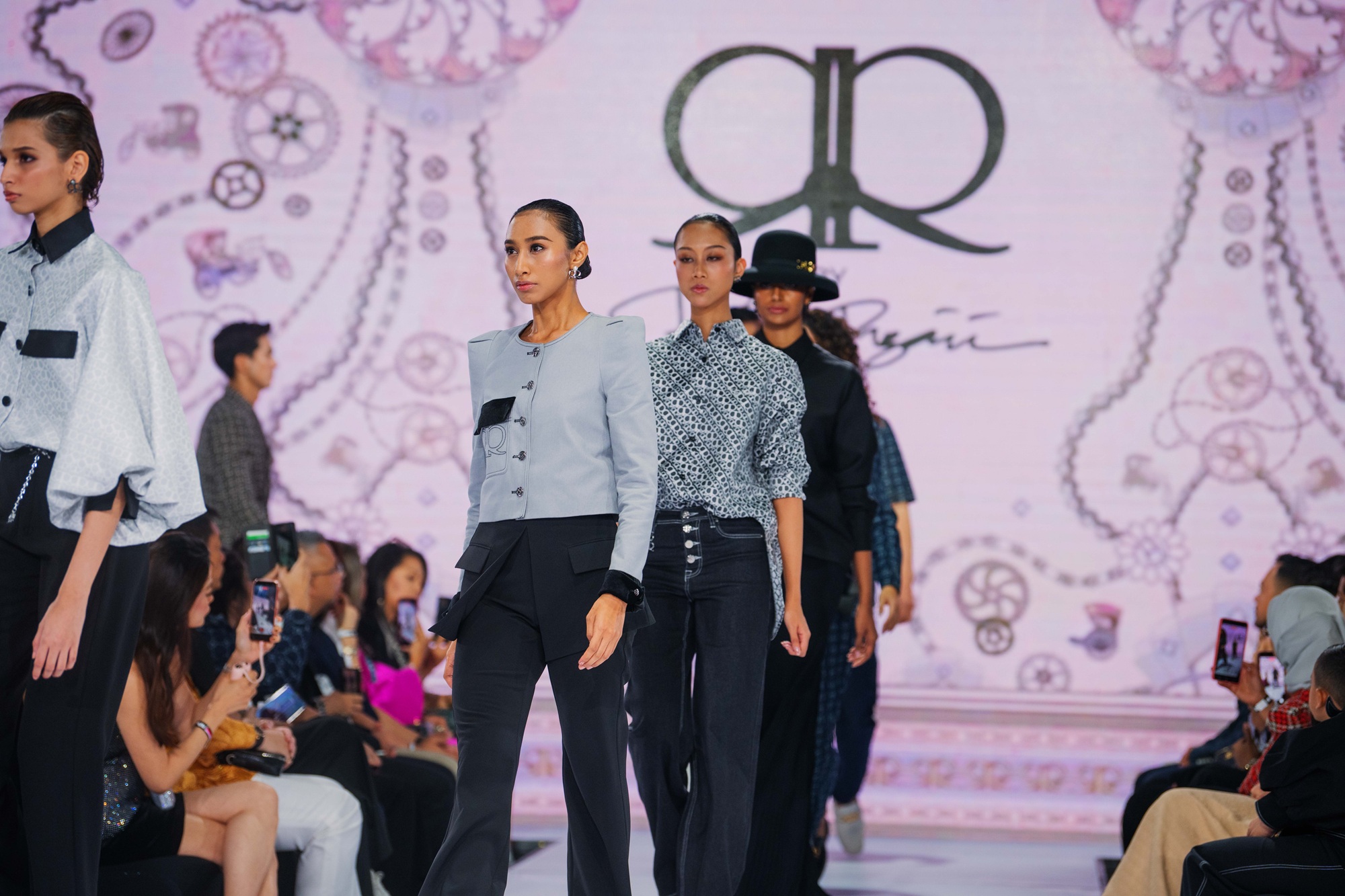 Suria KLCC Beri Penghormatan Buat Fesyen Malaysia ke Peringkat Global, RR by Rizman Ruzaini Terajui Pentas Peragaan KLFW 2026
