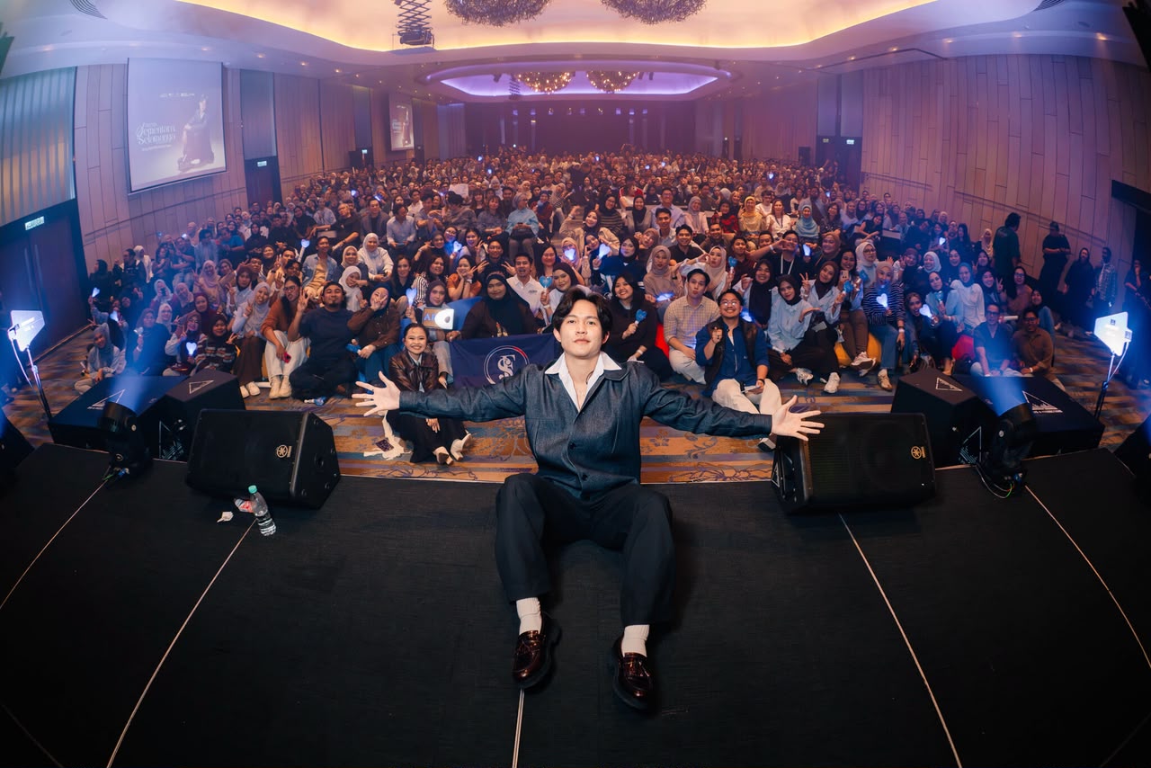 Fajar Noor Cipta Kenangan Bersama 600 Peminat Dalam Showcase Sulung ‘Sementara, Selamanya’ Di Malaysia